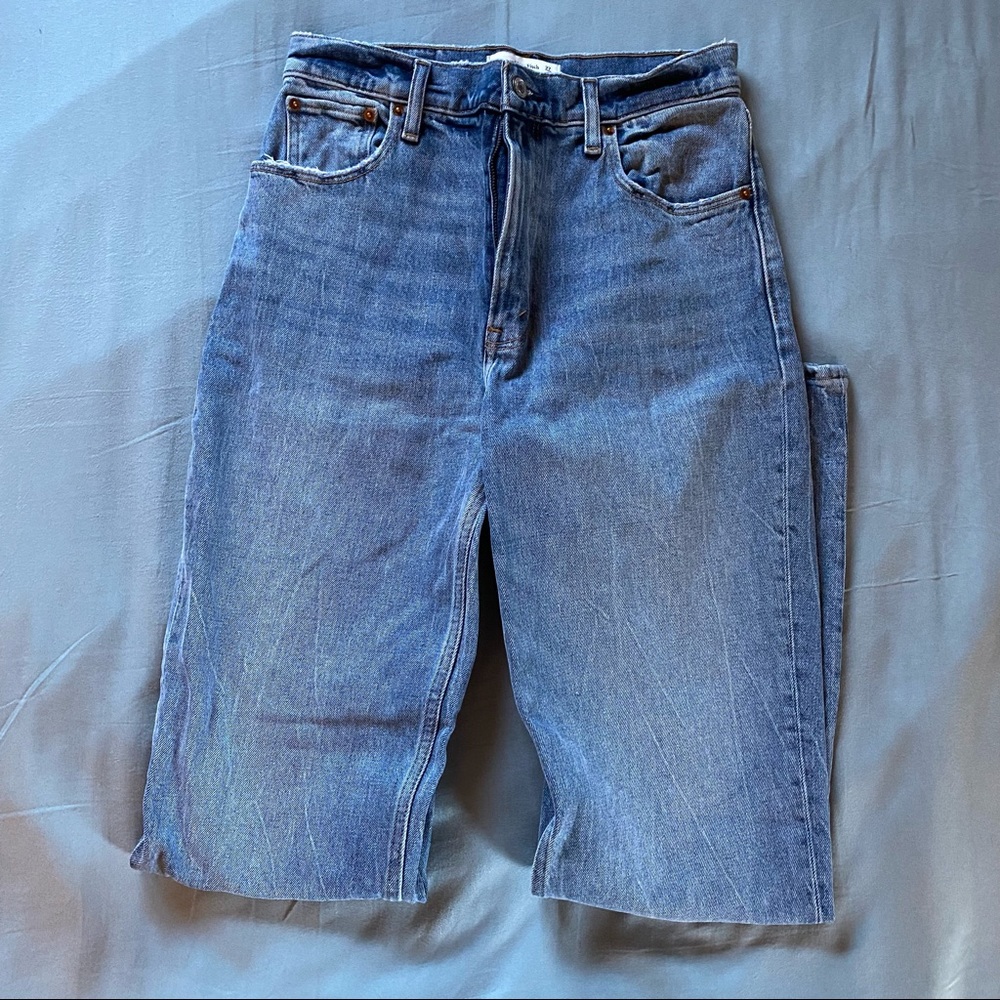 Abercrombie 90s Straight Ultra High Rise Jeans